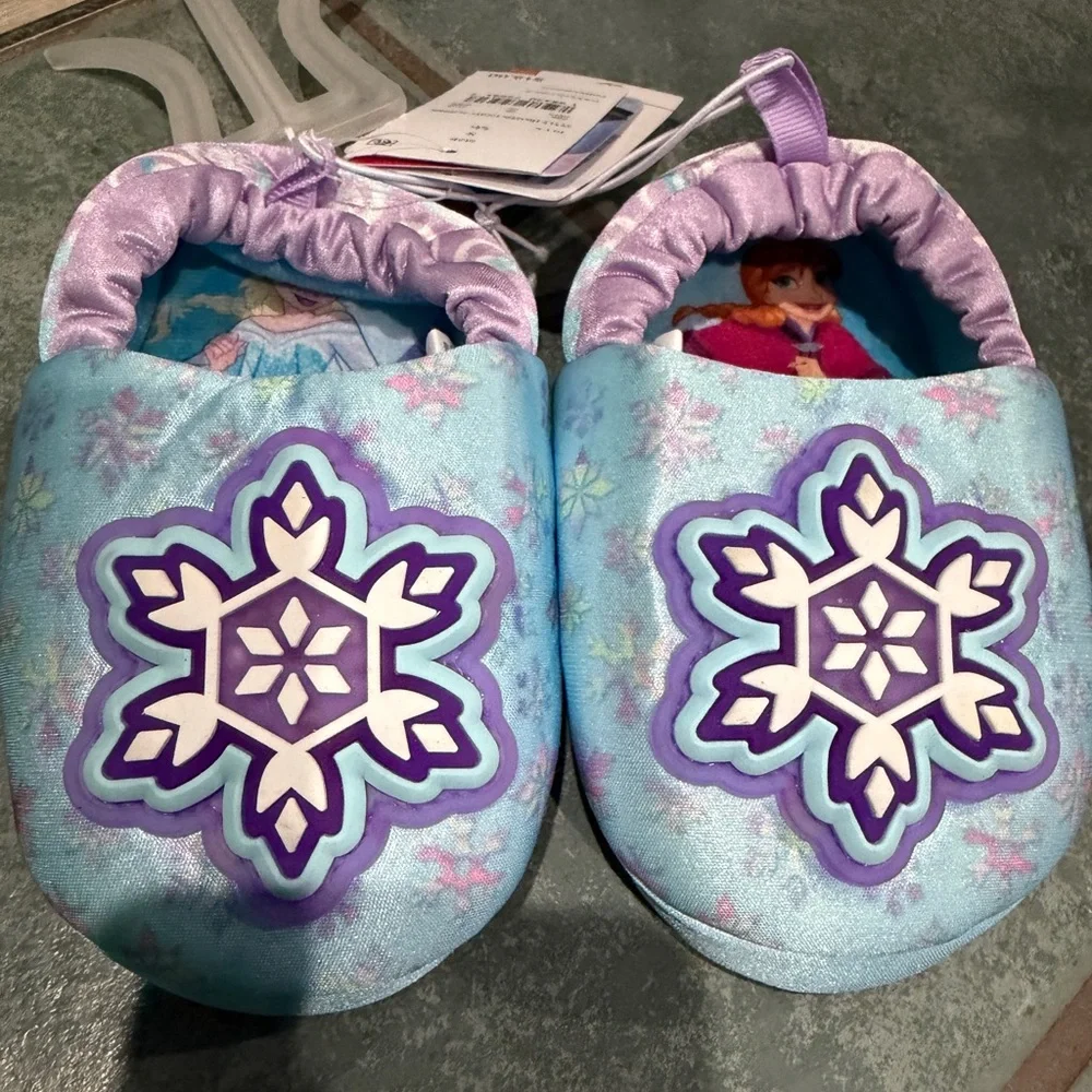 Toddler Frozen Light Up  Slippers -Small 5/6